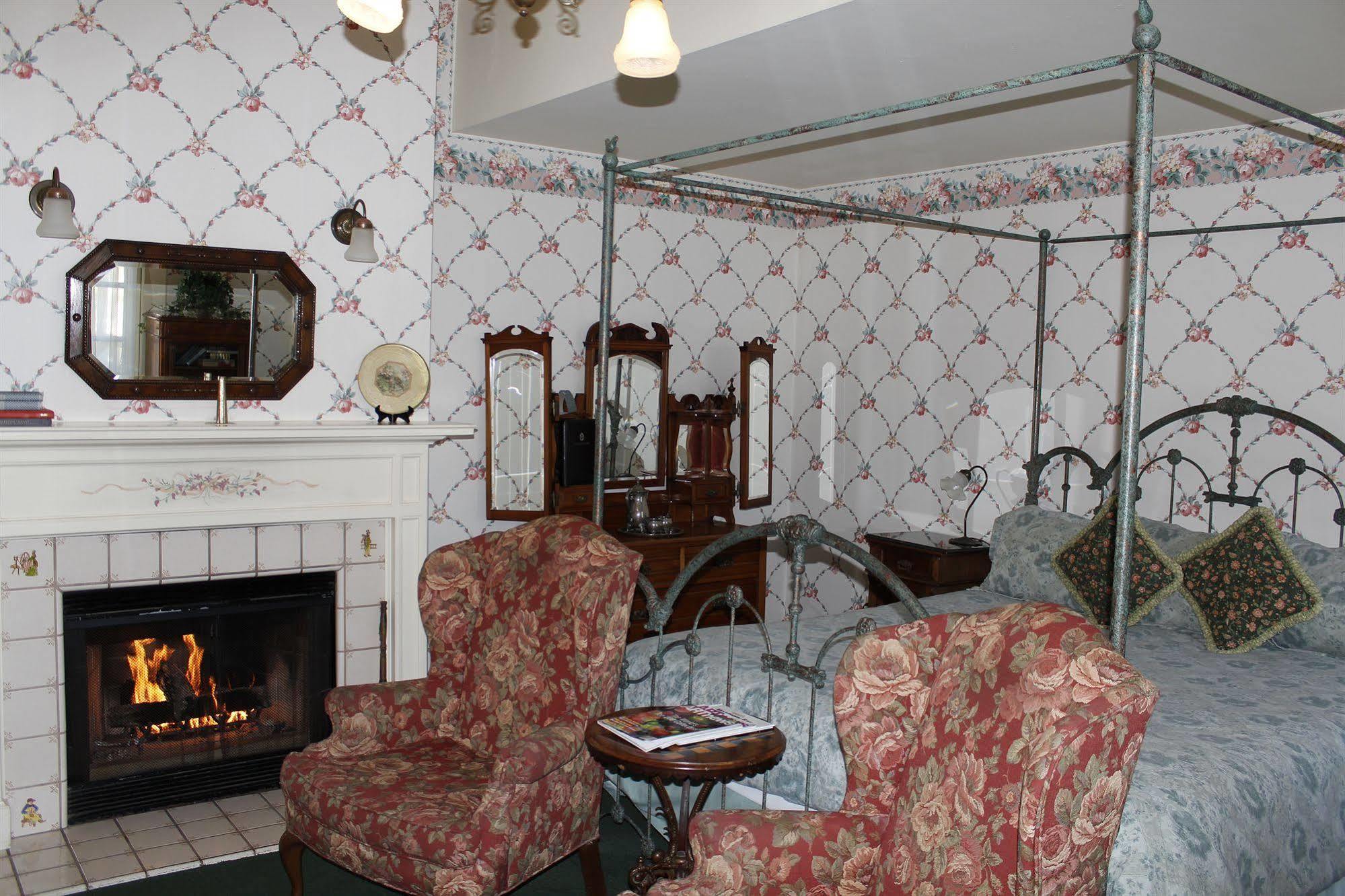 Gosby House Inn, A Four Sisters Inn แปซิฟิกโกรฟ ภายนอก รูปภาพ